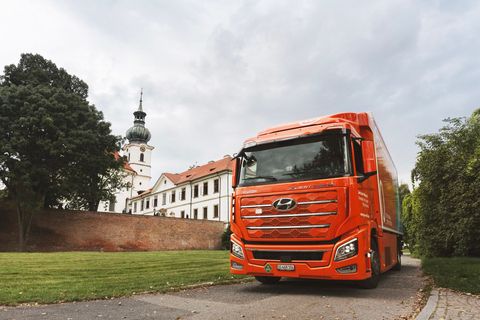 Nákladní Hyundai na vodík se poprvé projel Českem