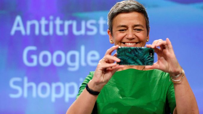 Dánská eurokomisařka Margrethe Vestagerová oznámila rekordní pokutu pro Google.