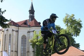 FOTO Blázniví cyklisté obsadili historické centrum Prahy