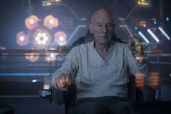 Návrat admirála Picarda: Star Trek podle spisovatele Chabona umí ničit i zahradničit