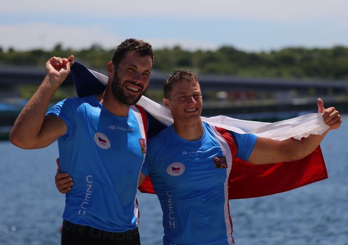 Josef Dostál a Radek Šlouf slaví bronz ve finále deblkajaku na OH 2020