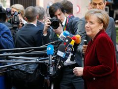 Německá kancléřka Angela Merkelová přijíždí na mimořádný summit v Bruselu.
