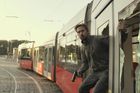 Recenze: Gosling versus česká policie. The Gray Man je nejlepší akční film Netflixu