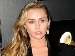 "Když nechcete dítě, lidé na vás koukají jako na chladnou mrchu," říká Miley Cyrusová