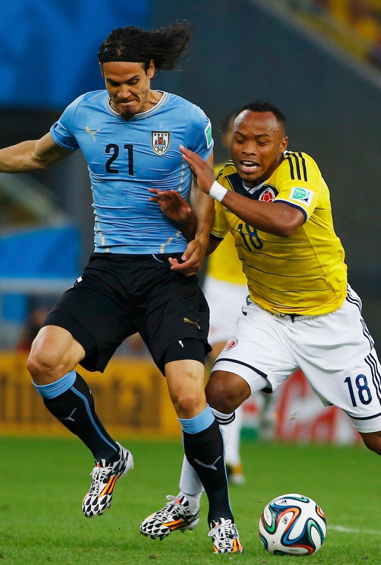 MS 2014, Klolumbie-Uruguay: Camilo Zuniga  - Edinson Cavani