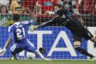 Záložník Kalou po propuštění z Chelsea kývl na nabídku Lille