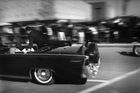 22. listopadu 1963 - Americký prezident John Fitzgerald Kennedy byl zastřelen během volební kampaně při atentátu v texaském Dallasu. Šestačtyřicetiletý prezident byl zasažen do hlavy a krku a nedlouho poté v nemocnici zemřel.