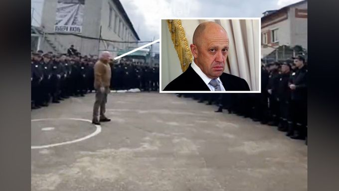 Jevgenij Prigožin, přezdívaný jako „Putinův šéfkuchař“, osobně verbuje vojáky v ruské trestanecké kolonii do války na Ukrajině.