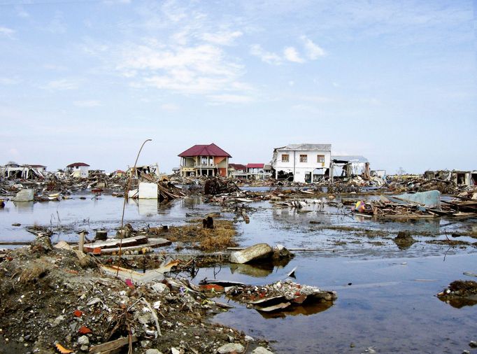 Uplynulo 15 let od ničivé vlny tsunami, která si 26. prosince 2004 vyžádala na pobřeží Indického oceánu v jihovýchodní Asii přes 230 000 mrtvých.