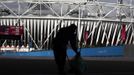 A cleaner sweeps the ground in front of the Olympic Stadium in the Olympic Park, in Stratford, east London, July 19, 2012. The 2012 London Olympic Games will begin in just over a week. REUTERS/Andrew Winning (BRITAIN - Tags: SPORT OLYMPICS) Published: Čec. 19, 2012, 8:59 dop.