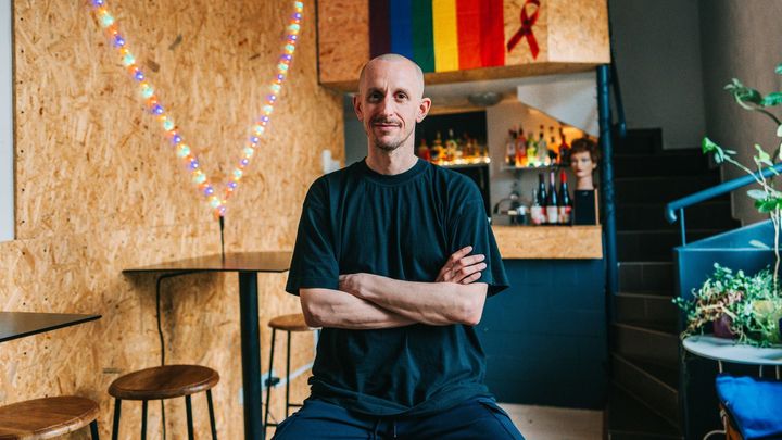Cítím hněv, útok se může opakovat, říká rok od vraždy majitel gay baru Tepláreň