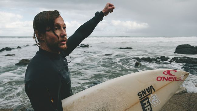 Je důležité být na to mentálně připravený, k tomu směřuje celý trénink, říká surfař Matěj Novák. Ve Španělsku se mu podařilo sjet tzv. big wave.