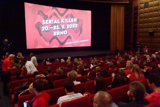 Snímek z úterního zahájení festivalu Serial Killer.