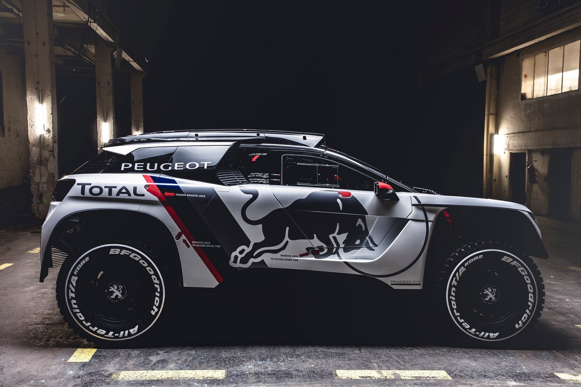 Peugeot 3008 DKR bok
