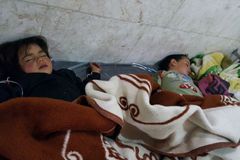 "Nemohl jsem dýchat, okolí se ztrácelo v divné mlze." Syřané popisují následky chemických útoků