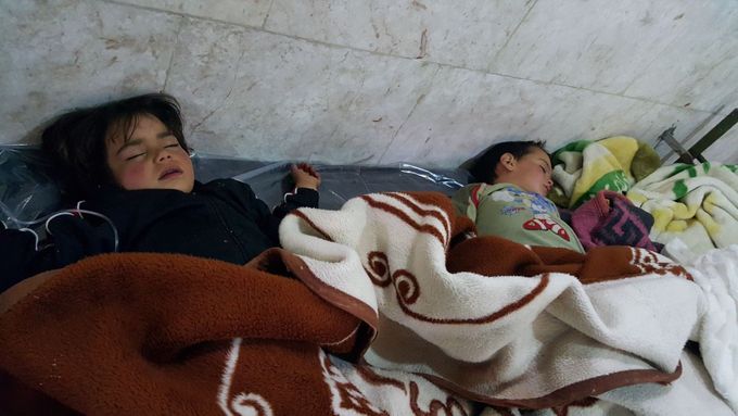 Oběti dubnového chemického útoku v syrském města Chán Šajchún.