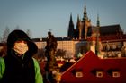 První vlnu zvládli Češi díky rouškám, teď už se jim nedaří, píše americká CNN