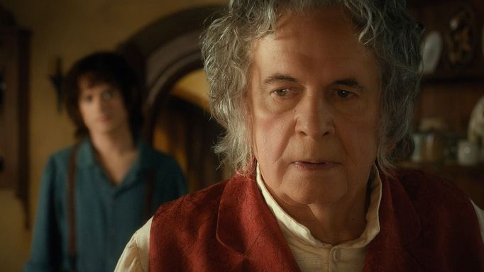 Frodo (Elijah Wood) a Bilbo (Ian Holm)