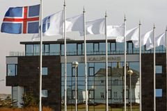 Island zřejmě zruinoval sponzor britských konzervativců