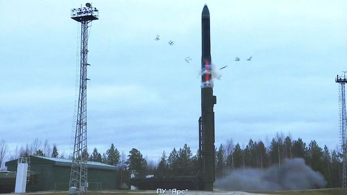 Odpal ruské mezikontinentální balistické rakety Jars během vojenského cvičení.