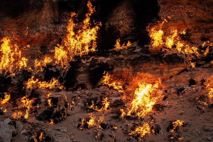 "Turkmenistán, stát, který by byl skvělou parodií, kdyby nebyl skutečný." Dan Přibáň píše z cest do žlutou žábou.