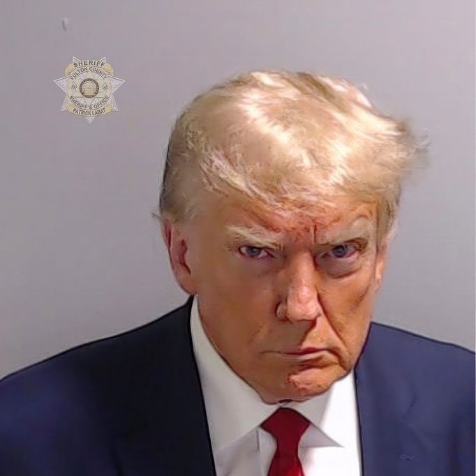 Bývalý americký prezident Donald Trump na snímku z věznice v Atlantě.