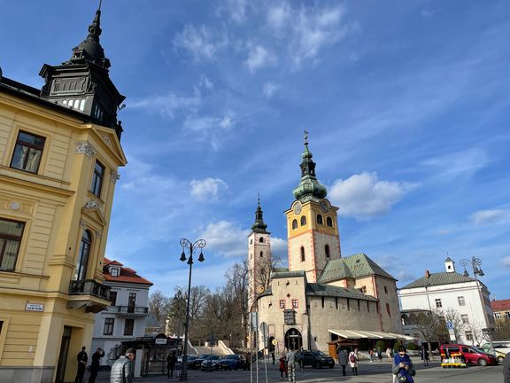 Městský hrad kousek od náměstí Slovenského národního povstání.