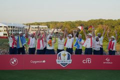 Jako na houpačce. Evropané uhájili triumf v dramatickém Ryder Cupu