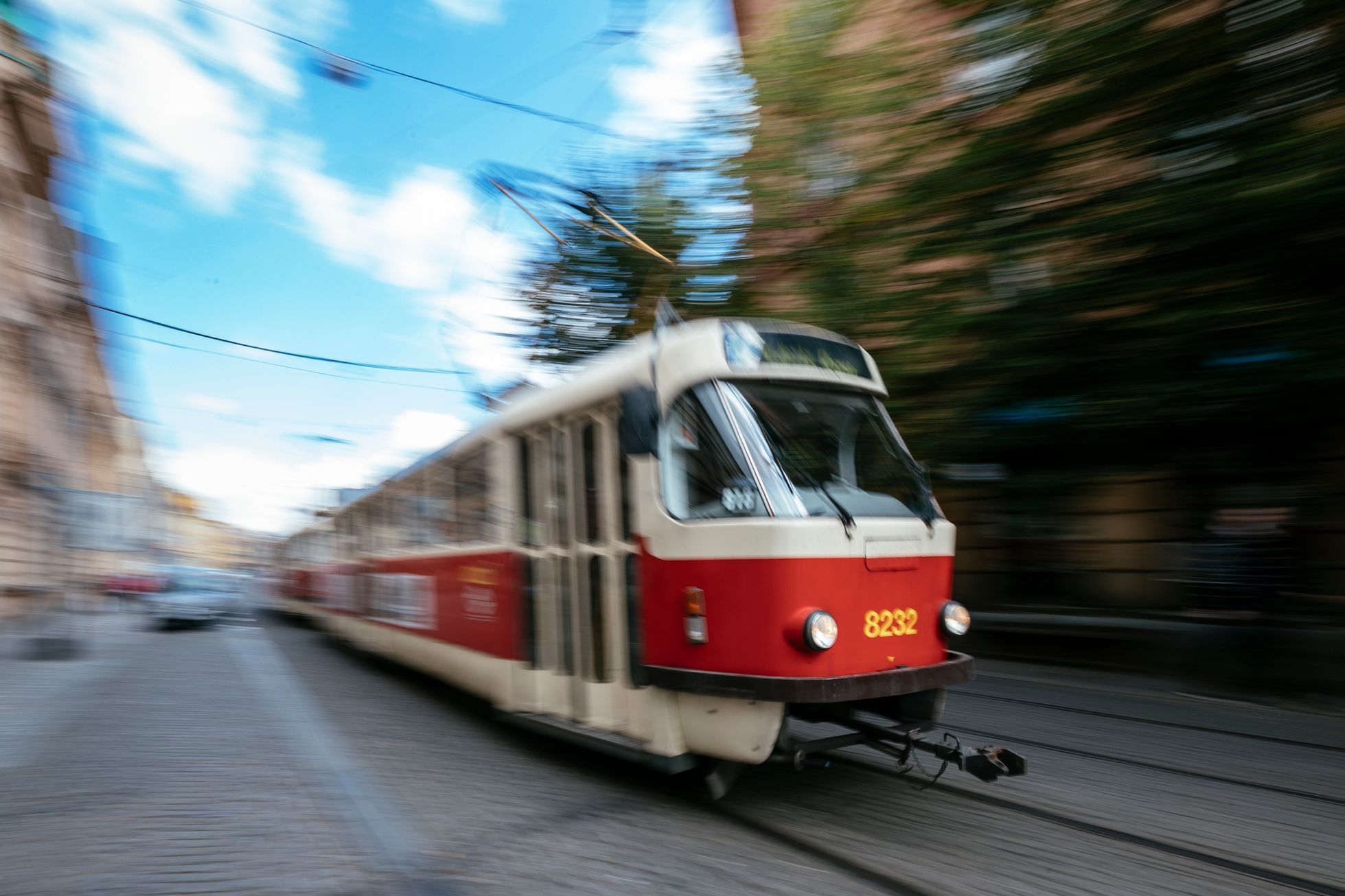 ilustrační fotografie, tramvaj, doprava ve městě, město, doprava, lidé, Praha, 2017