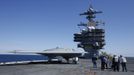 An X-47B pilot-less drone combat aircraft prepared for launch for the first time off an aircraft carrier, the USS George H. W. Bush, in the Atlantic Ocean off the coast of Virginia, May 14, 2013. The U.S. Navy made aviation history on Tuesday by catapulting an unmanned jet off an aircraft carrier for the first time, testing a long-range, stealthy, bat-winged plane that represents a jump forward in drone technology. REUTERS/Jason Reed (UNITED STATES - Tags: MILITARY SCIENCE TECHNOLOGY) Published: Kvě. 14, 2013, 6:58 odp.