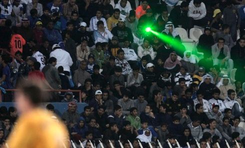 Kuvajtští fanoušci svítili lasery Australanům do očí