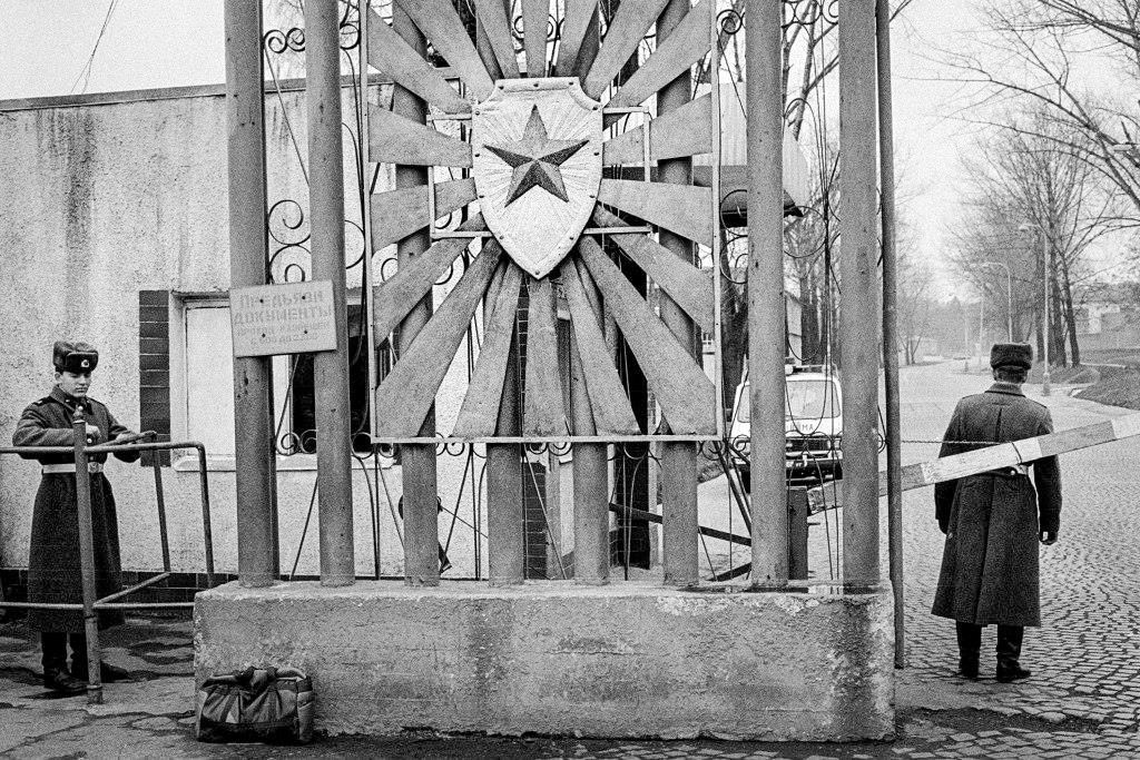 Jednorázové užití / Fotogalerie / Odchod ruských vojáků z Československa na jedinečných snímcích českých fotografů
