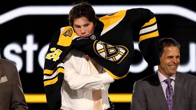 Deana Letourneaua si Boston v loňském draftu NHL vybral na 25. příčce.