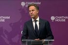 Mír vyjednává pochybný historik, ničemu to nepomáhá, zkritizoval Moskvu Rutte