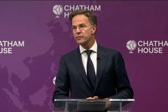 Mír vyjednává pochybný historik, ničemu to nepomáhá, zkritizoval Moskvu Rutte
