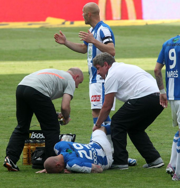 Fotbal, Pohár České pošty, Sparta - Mladá Boleslav: zraněný Radek Dosoudil