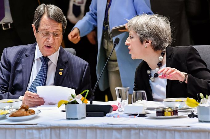 Kyperský prezident Nicos Anastasiades a britská premiérka Theresa Mayová.