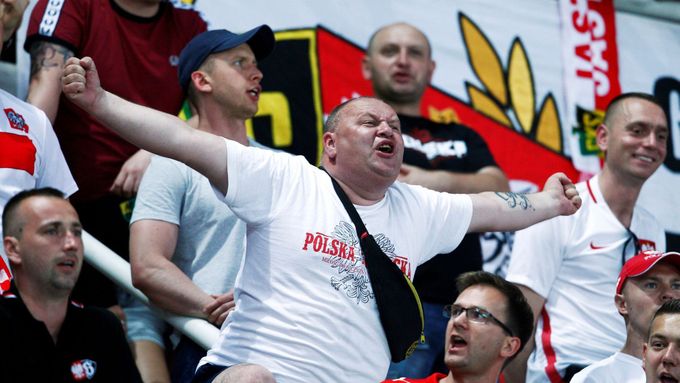 Polští fanoušci na stadionu ve Skopje.