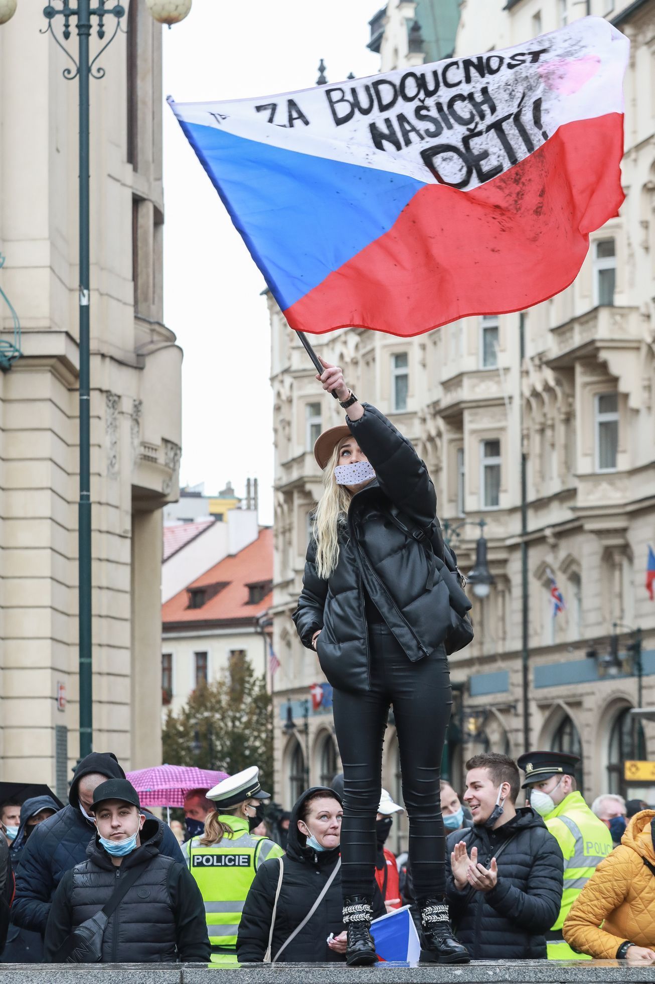 Demonstrace proti omezování svobod, koronavirus, Náměstí republiky, 28. 10. 2020