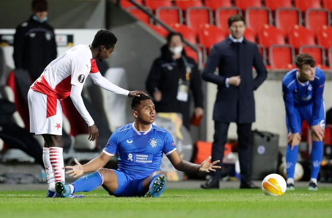 Oscar Dorley a Alfredo Morelos  v prvním zápase osmifinále EL Slavia - Glasgow Rangers