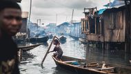 Ze série „Benátky Afriky“, ghetto Makoko v Lagosu v Nigérii