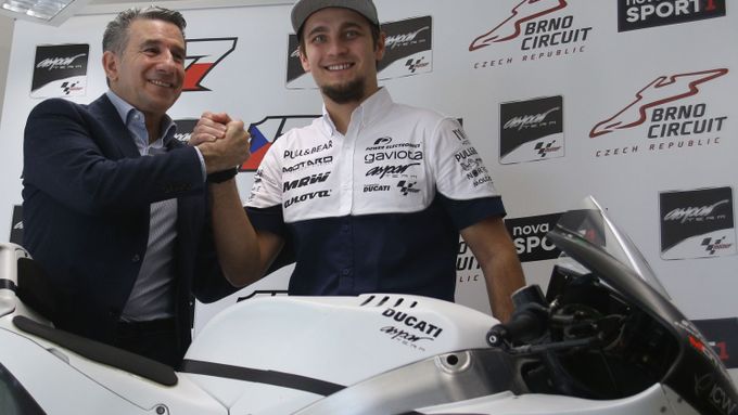 Karel Abraham a jeho nový šéf, čtyřnásobný mistr světa Jorge Martinéz. Podle jeho přezdívky Aspar se jmenuje i stáj MotoGP, za niž Abraham pojede.