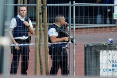 Belgická policie po pokusu o útok v Bruselu zadržela při raziích čtyři osoby, ale už je propustila