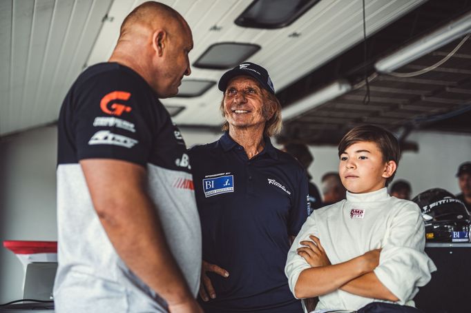 Martin Koloc, Emerson Fittipaldi a Emmo Fittipaldi mladší při testech tahače Buggyra v Mostě