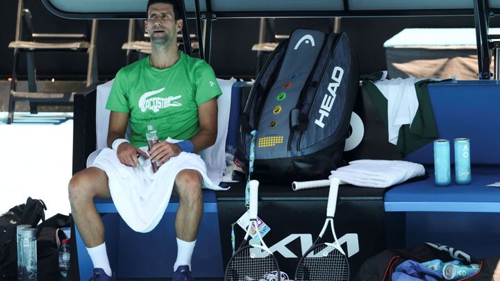 Los Australian Open byl odložen kvůli nejistotě, zda bude hrát Djokovič; Zdroj foto: Reuters