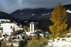Mít byt na horách bylo terno. Už není. Ceny padají dolů