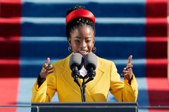 Mladá básnířka z Bidenovy inaugurace nabírá fanoušky, chce kandidovat na prezidentku