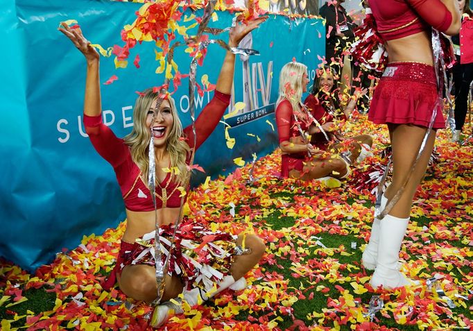 Cheerleaders Kansas City Chiefs slaví vítězství Super Bowlu LIV,