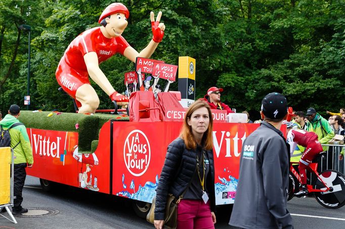 Reklamní karavana Tour de France baví lidi už od roku 1930