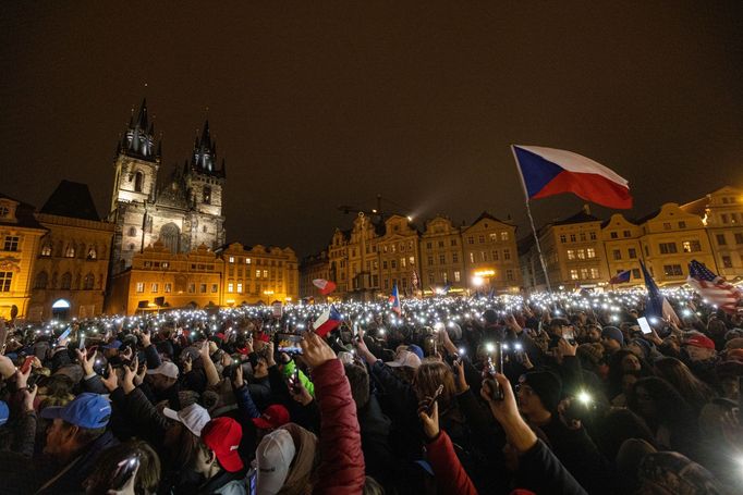 Předvolební mítink Petra Pavla v Praze na Staroměstském náměstí.